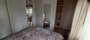 Bungalow Natherem, 3ch dont 1 suite parentale, 2 sdb à Saint Julien en Born dans camping 4 étoile