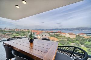 Aqualis Vista -Comfort Meets Stunning Scenery