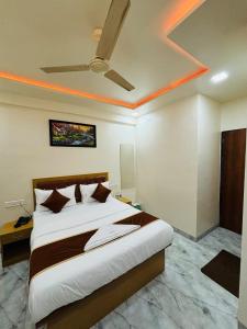 Hotel Fun Suite- Baner Hill