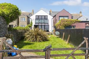 Large Stunning Sea View Coastal Townhouse