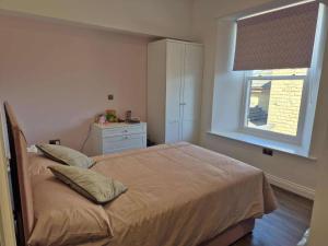 1BR Sheffield Stay - Private Secure Free Parking