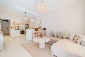 Heart of Gueliz Rooftop Terrace with Pool and Breakfast Free WiFi 3 Bedrooms