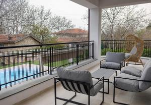 Private Villa with 5BD, Pool & Stunning Sea Views by Flat Mаnаger