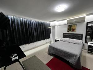 Modern Stay near Lleras Park