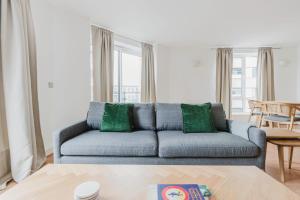 Blueground Southwark furniture decor included LON-596
