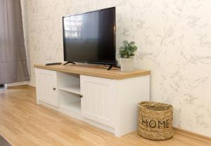 Bright 1-bedroom Flat with Balcony in Golden Sands by Flat Mаnager