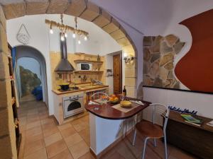 Theos House by Holiday World