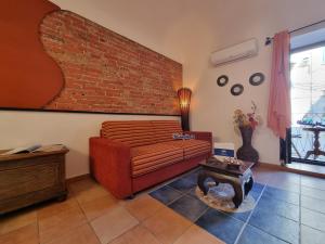 Theos House by Holiday World