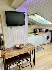 Charmand studio mansardé dans le centre ville de Cannes