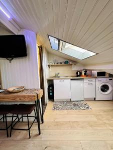 Charmand studio mansardé dans le centre ville de Cannes