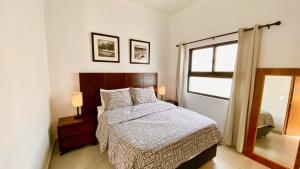 Modern Central 1 Bedroom Guesthouse -Bikes - Huge Patio - Gym - Pickleball Court