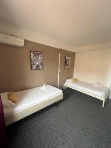 Hotels Le Regina Hotel et restaurant Canet-plage : photos des chambres