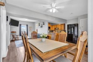 Next to Beach and Waterpark with Free Parking!