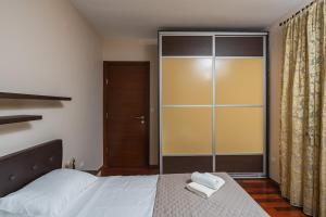 3BR Apartment with Free Pool and Parking Dobrota