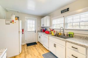 4 Mi to Shops and Dining Bright Lexington Studio!