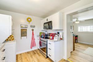 4 Mi to Shops and Dining Bright Lexington Studio!