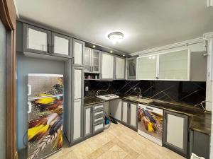 شقه الأحلام بمنطقة شيشلى ثلاث غرف وصالون