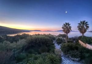 Scenic Coastal Getaway