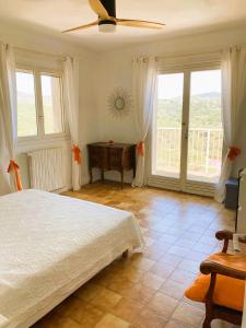 Villa avec grande terrasse vue mer