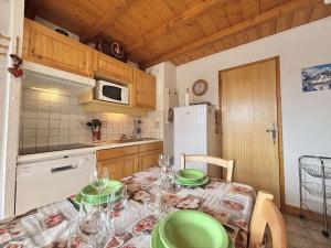 Appartement au pied des pistes avec terrasse, parking privé, casier à skis, proche commerces - FR-1-595-75