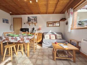 Appartement au pied des pistes avec terrasse, parking privé, casier à skis, proche commerces - FR-1-595-75