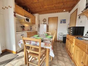 Appartement au pied des pistes avec terrasse, parking privé, casier à skis, proche commerces - FR-1-595-75