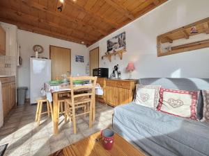 Appartement au pied des pistes avec terrasse, parking privé, casier à skis, proche commerces - FR-1-595-75