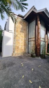 2 Minutes Walk to the Beach 3BR Beach Villa