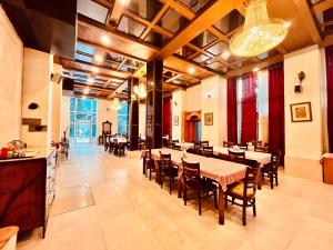 Hotel Outtown Manali - #near mall road #premium rooms #parking #lift #open terrace #cafe #guest preferred