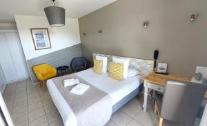 Hotels Logis Hotel La Rosiere----Situe entre BAYEUX et ARROMANCHES : photos des chambres