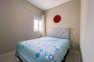 Espaçoso Apt com 3 Quartos na Praia de Palmas 0322