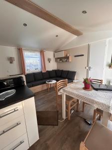 Maisons de vacances Mobilhome Calme 6 Personnes Camping Pierre Couche : photos des chambres