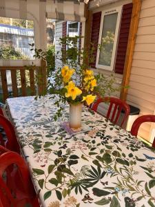 Maisons de vacances Mobilhome Calme 6 Personnes Camping Pierre Couche : photos des chambres