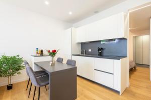 Suite & Outdoor Patio - Colosseum & Fori Imperiali