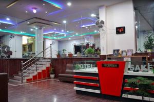 Hotel Saket !! Couple Friendly Family Hotel !!