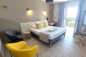 Hotels Logis Hotel La Rosiere----Situe entre BAYEUX et ARROMANCHES : photos des chambres
