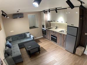 A cozy and comfortable semi-basement apartment