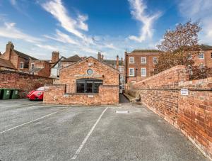 Central Tything Worcester Apartment - Free Parking