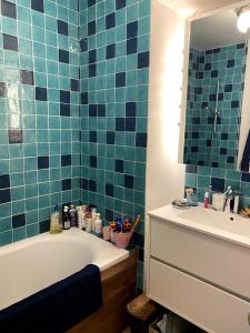 Couronnes 2 bis - CI - Apartment 55m2 Paris Couronnes with balcony