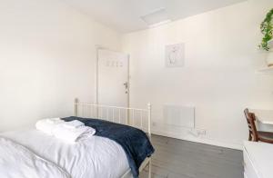 3BR City Apartment - minutes from tube station