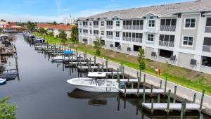 Gulf Access with Boat Slip, Heated Saltwater Pool - Bacino Vistas 207 & 208 - Roelens