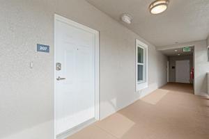 Gulf Access with Boat Slip, Heated Saltwater Pool - Bacino Vistas 207 & 208 - Roelens