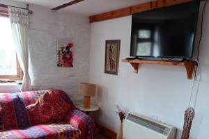 Inviting 2-Bed Cottage in Newcastle Emlyn