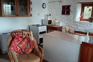 Inviting 2-Bed Cottage in Newcastle Emlyn