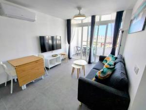 Blue DAY by CASAS COCODRILO