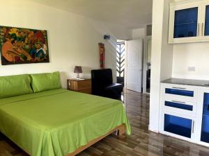 Apartamento Danis Guest House con piscina