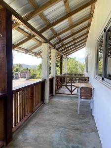 Apartamento Danis Guest House con piscina