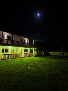 Apartamento Danis Guest House con piscina