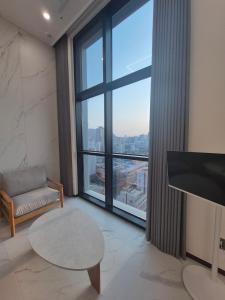 House with the best view new building, in the heart of Seoul, Dongdaemun History & Culture Park Station