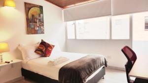 HABITACION 116 cómoda independiente con baño y balcón privado Unicentro norte